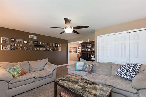 238 E Kalmia St, Fallbrook, CA 92028 photo 8