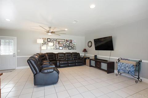 238 E Kalmia St, Fallbrook, CA 92028 photo 17