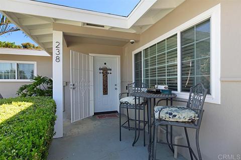 238 E Kalmia St, Fallbrook, CA 92028 photo 3