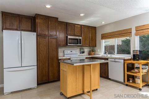 1384 Valencia Loop, Chula Vista, CA 91910 photo 7
