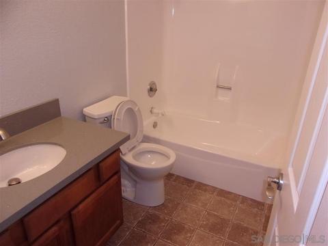 432 Edgehill Ln #18, Oceanside, CA 92054 photo 9