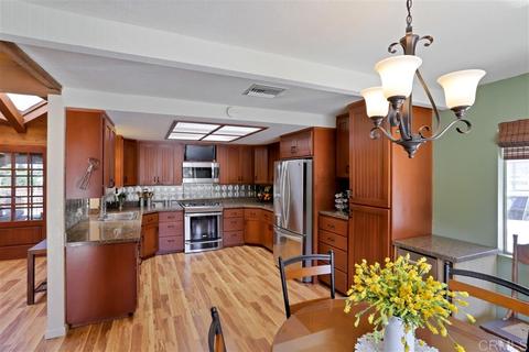 1082 Beverly Dr, Vista, CA 92084 photo 9