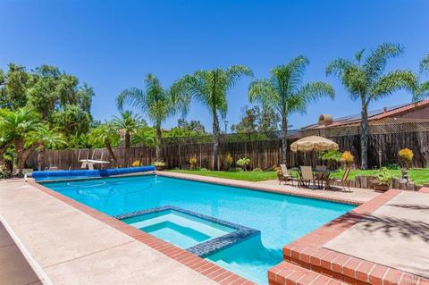 111 Stephanie Ln, Vista, CA 92084 photo 3