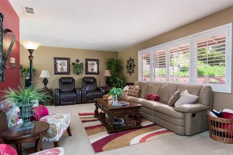 111 Stephanie Ln, Vista, CA 92084 photo 5