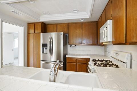 954 Prestwick Ct, Vista, CA 92081 photo 8