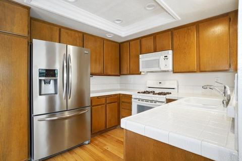 954 Prestwick Ct, Vista, CA 92081 photo 6