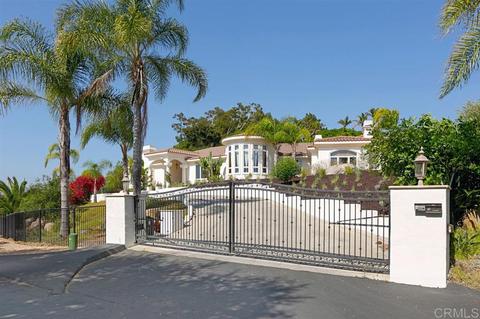 675 Rolling Hills Rd, Vista, CA 92081 photo 2