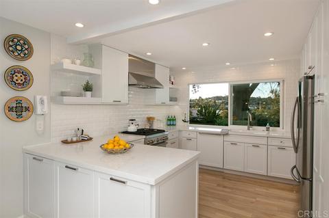 634 Sonrisa St, Solana Beach, CA 92075 photo 3