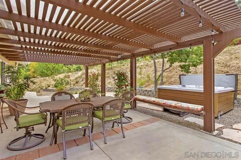 1289 Lorenzo Dr, Fallbrook, CA 92028 photo 2