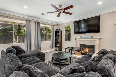 1039 Greenway Rd, Oceanside, CA 92057 photo 4
