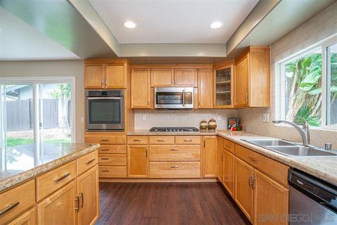 4018 Crescent Point Rd, Carlsbad, CA 92008 photo 2