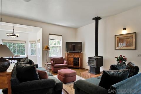 940 Barsby St, Vista, CA 92084 photo 6