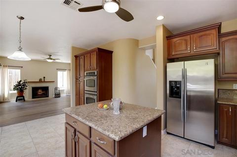 1040 Gallery Dr, Oceanside, CA 92057 photo 6