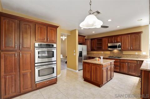 1040 Gallery Dr, Oceanside, CA 92057 photo 8