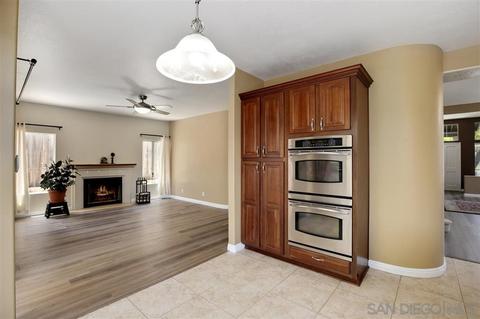 1040 Gallery Dr, Oceanside, CA 92057 photo 5