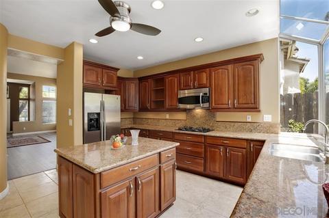 1040 Gallery Dr, Oceanside, CA 92057 photo 7