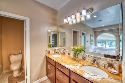 1062 Chestnut Dr, Escondido, CA 92025 photo 9