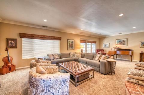 1062 Chestnut Dr, Escondido, CA 92025 photo 11
