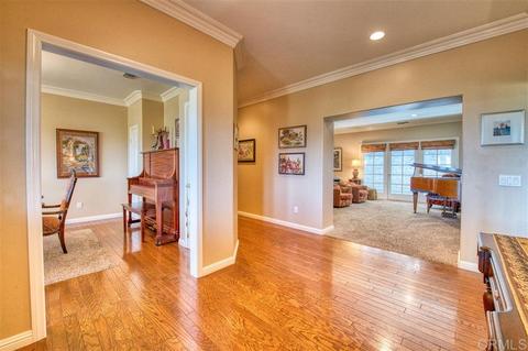 1062 Chestnut Dr, Escondido, CA 92025 photo 4
