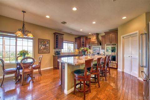 1062 Chestnut Dr, Escondido, CA 92025 photo 1