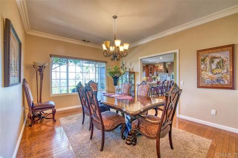 1062 Chestnut Dr, Escondido, CA 92025 photo 5