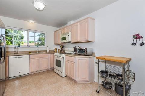 3011 Camarillo, Oceanside, CA 92056 photo 4