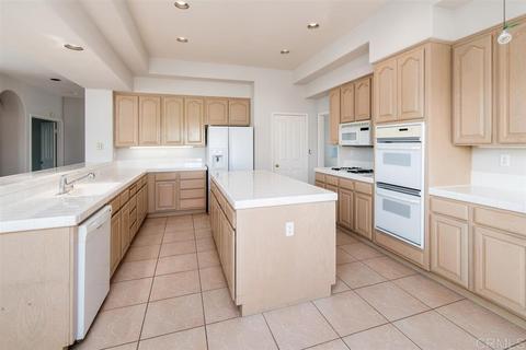369 Justina Dr, Oceanside, CA 92057 photo 10