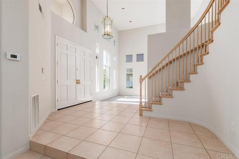 369 Justina Dr, Oceanside, CA 92057 photo 2