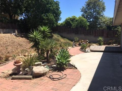 916 Crescent Dr, Vista, CA 92084 photo 12