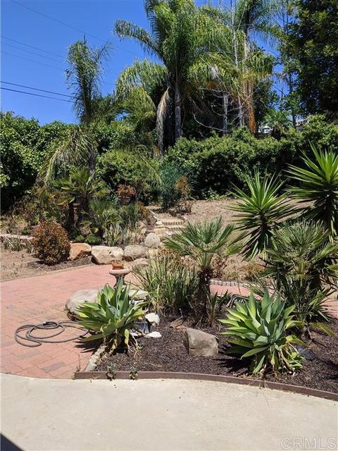 916 Crescent Dr, Vista, CA 92084 photo 13