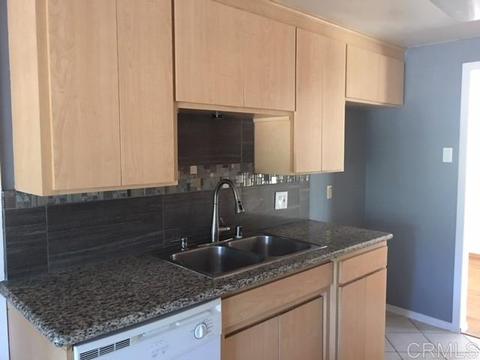 916 Crescent Dr, Vista, CA 92084 photo 3