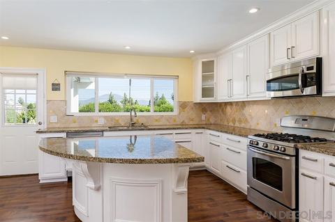 4544 Hillview Dr, La Mesa, CA 91941 photo 4