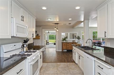 1165 Tower Dr, Vista, CA 92083 photo 9