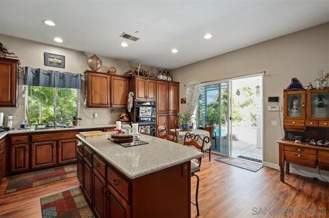 622 Sun Cir, Vista, CA 92081 photo 9