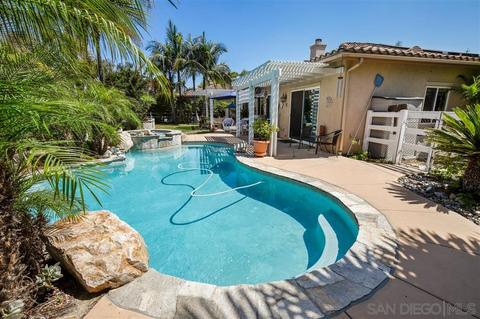 622 Sun Cir, Vista, CA 92081 photo 2
