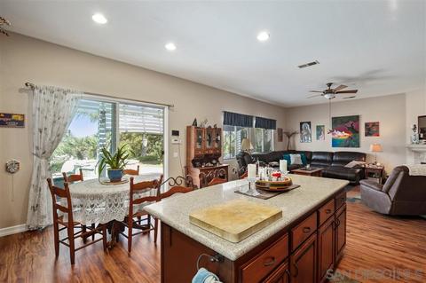 622 Sun Cir, Vista, CA 92081 photo 8