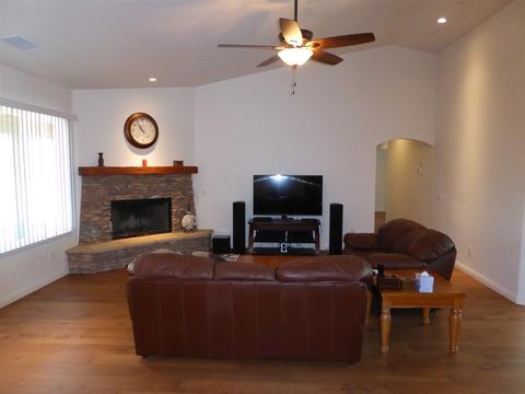 1003 La Rueda Dr, Vista, CA 92084 photo 2