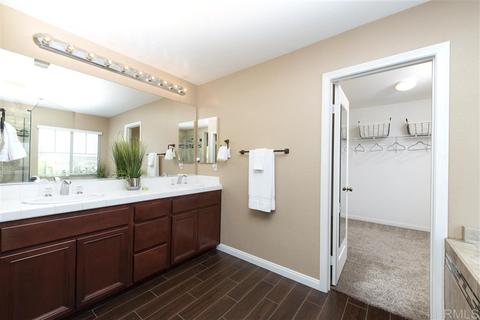 1075 Greenway Rd, Oceanside, CA 92057 photo 8