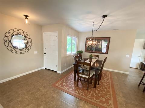 1215 Dolphin Cir, Vista, CA 92084 photo 4