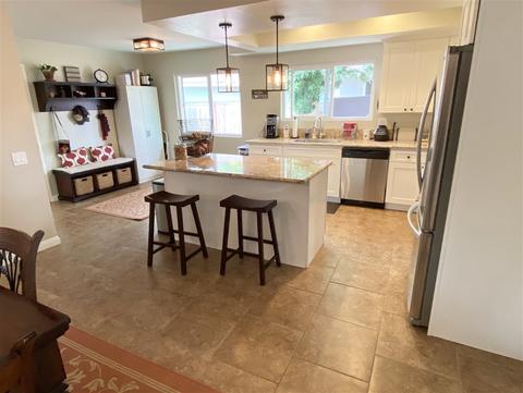 1215 Dolphin Cir, Vista, CA 92084 photo 3