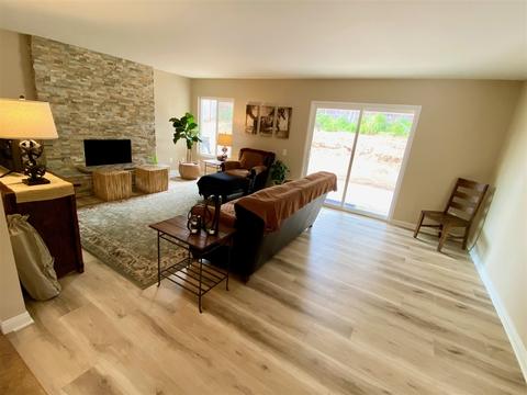 1215 Dolphin Cir, Vista, CA 92084 photo 2