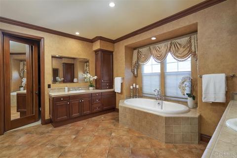 7554 Circulo Sequoia, Carlsbad, CA 92009 photo 14