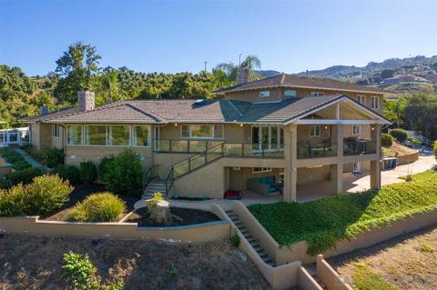1510 Cloverdale Rd, Escondido, CA 92027 photo 2