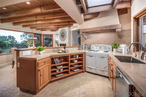 945 Crest Rd, Del Mar, CA 92014 photo 4