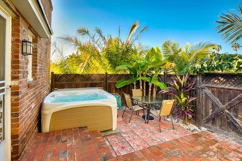 447 Westbourne St, La Jolla, CA 92037 photo 2