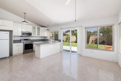 527 Splitrail Dr, Encinitas, CA 92024 photo 2