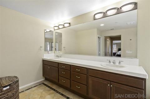 2853 Oro Blanco Cir, Escondido, CA 92027 photo 16