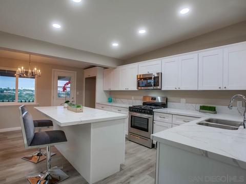 909 Capistrano Dr, Oceanside, CA 92058 photo 3