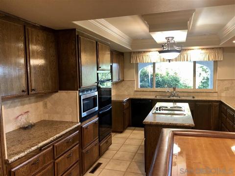 705 Berkeley Way, Vista, CA 92084 photo 4
