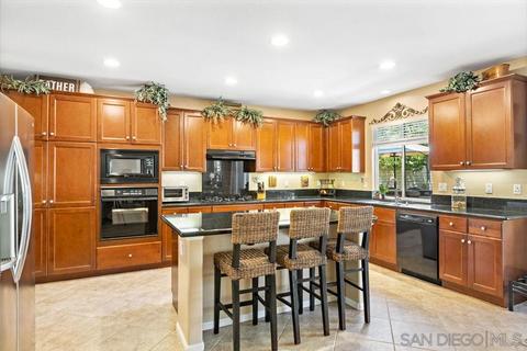 2438 Pine Valley Gln, Escondido, CA 92026 photo 8